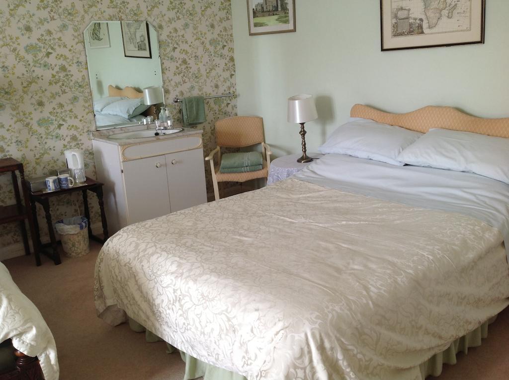 Greenham Hall Wellington  Room photo